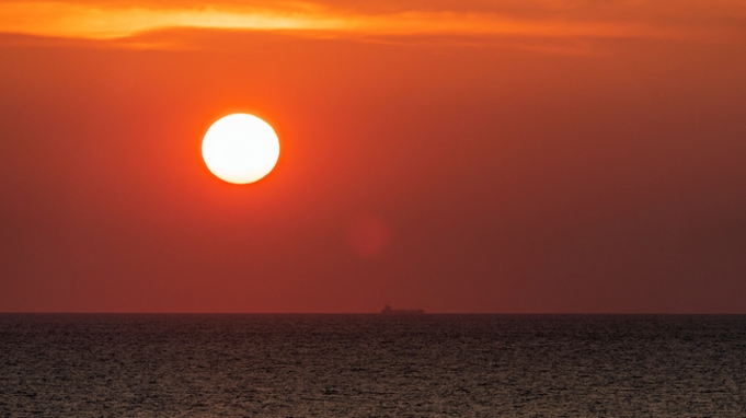 ＜ベーシックプラン／夕朝食＞日本海に沈む真っ赤な夕日に感動する宿。美しい夕日と温泉で、明日も元気に！